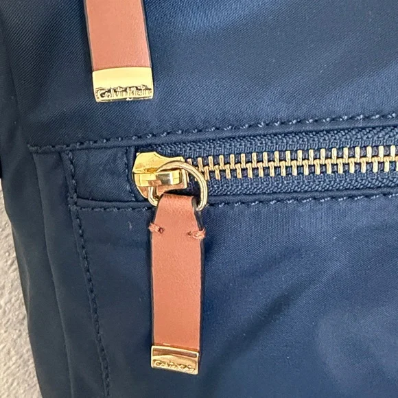 VINTAGE Calvin Klein Navy Messenger/ Crossbody Bag with Tan Adjustable Strap. - Picture 3 of 16